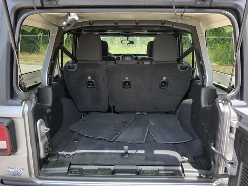 Used 2018 Jeep Wrangler Unlimited Sport AWD/4WD image 28