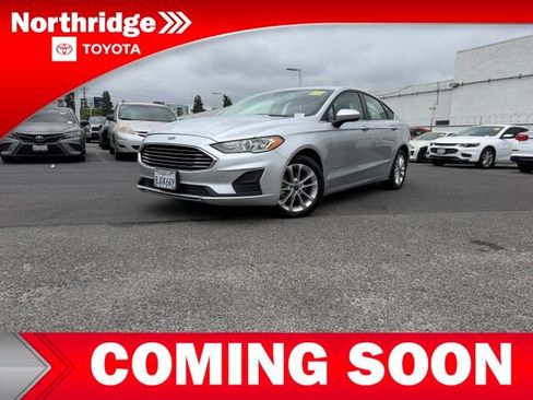 Used 2019 Ford Fusion SE FWD image 2
