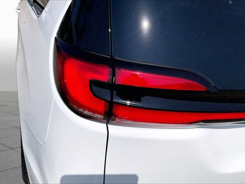 New 2026 Chrysler Pacifica Pinnacle FWD image 14