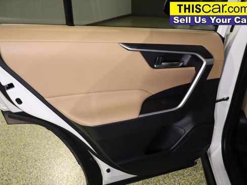 Used 2022 Toyota RAV4 XLE Premium image 28