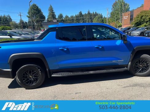 Used 2025 Chevrolet Silverado EV LT AWD/4WD image 13