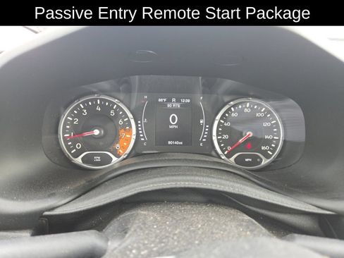Used 2017 Jeep Renegade Latitude w/ Cold Weather Group AWD/4WD image 10