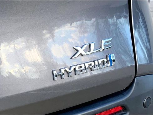 Used 2023 Toyota Sienna XLE image 10