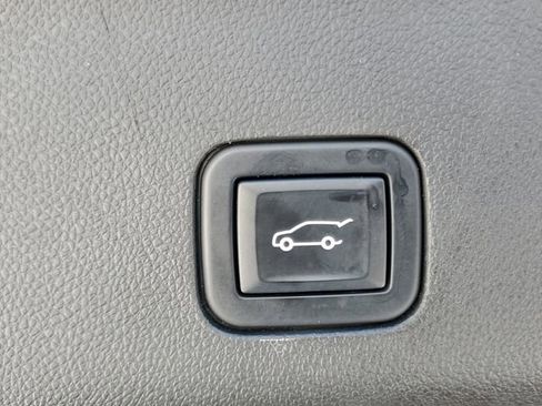 Used 2022 Chevrolet Tahoe RST w/ Luxury Package AWD/4WD image 11