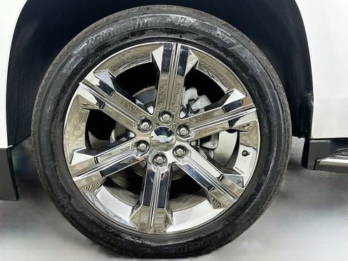 Used 2018 Chevrolet Suburban Premier image 41