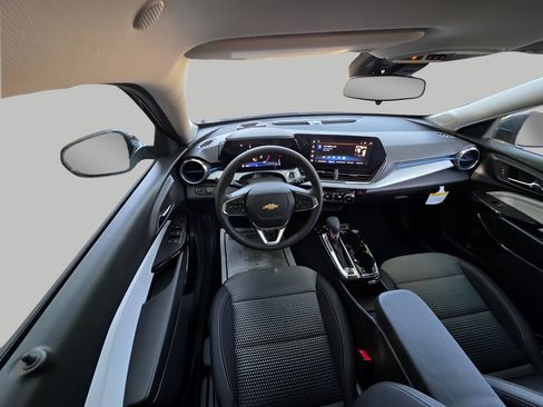 New 2026 Chevrolet Trax LT w/ LT Convenience Package FWD image 12
