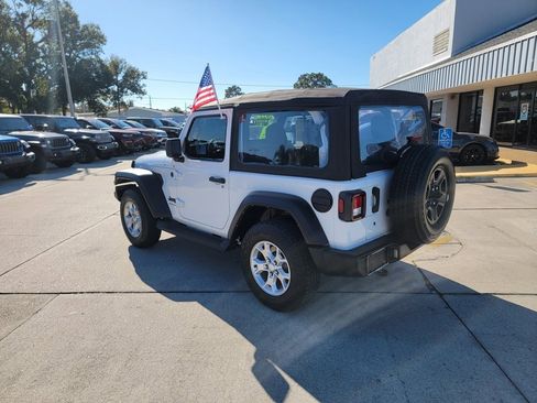 Used 2022 Jeep Wrangler Sport image 6