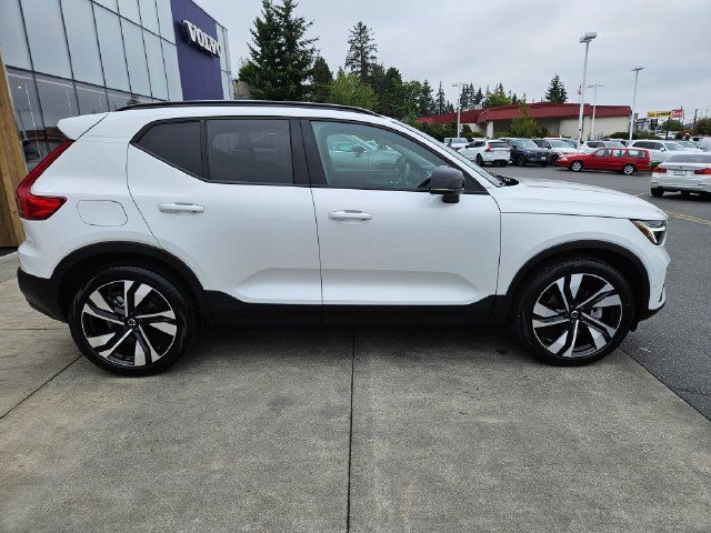 Used 2024 Volvo XC40 B5 Ultimate w/ Protection Package Premier AWD/4WD image 4