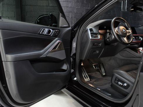 Used 2023 BMW X6 xDrive40i w/ M Sport Package image 23