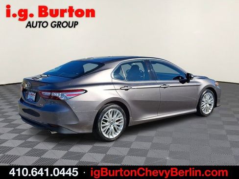 Used 2018 Toyota Camry XLE image 6