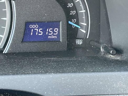 Used 2012 Toyota Camry LE image 32