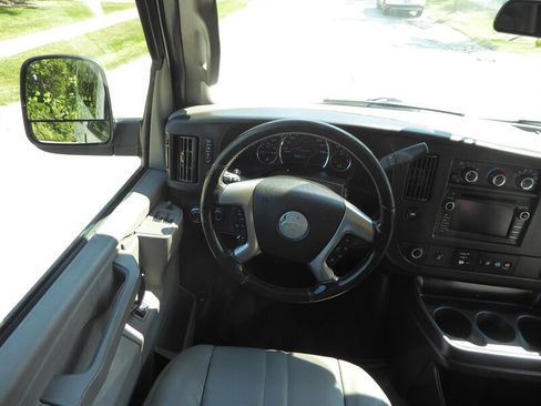 Used 2018 Chevrolet Express 3500 LS image 10