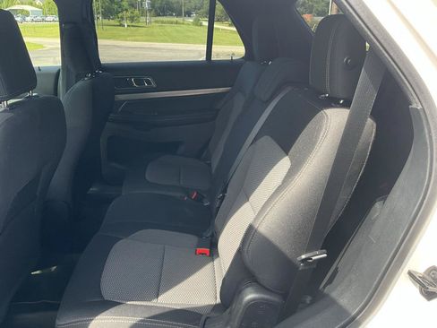 Used 2018 Ford Explorer XLT AWD/4WD image 19