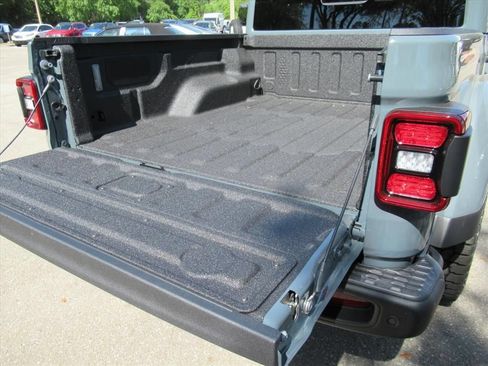 New 2026 Jeep Gladiator Rubicon AWD/4WD image 32
