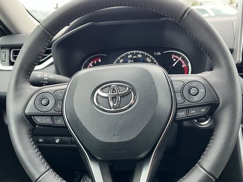Used 2025 Toyota RAV4 XLE image 28