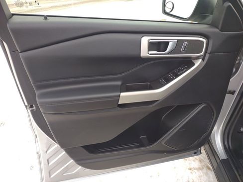 Used 2021 Ford Explorer XLT w/ Equipment Group 202A image 12