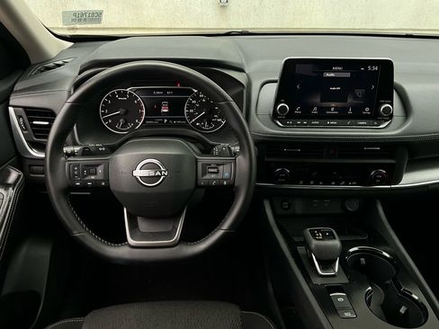 Used 2025 Nissan Rogue SV image 14