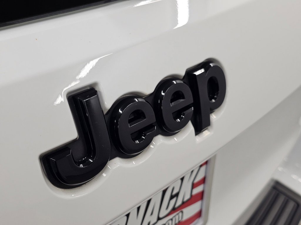 Used 2019 Jeep Grand Cherokee Altitude AWD/4WD image 28