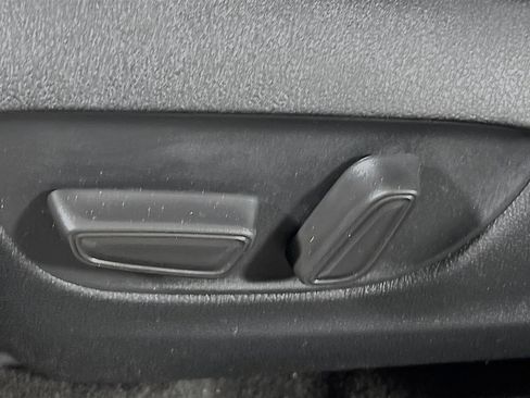 Used 2024 Toyota Highlander LE image 16