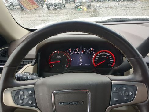 Used 2015 GMC Yukon Denali w/ Premium Package AWD/4WD image 13