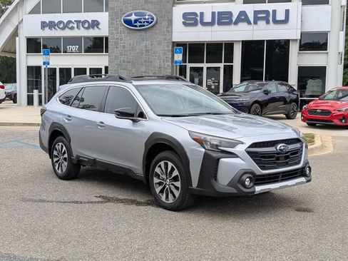 Used 2025 Subaru Outback Limited w/ Popular Package #2 AWD/4WD image 2