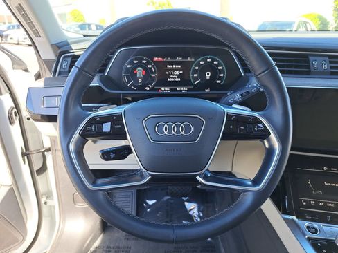 Used 2024 Audi Q8 e-tron Premium Plus w/ Premium Plus Package image 19