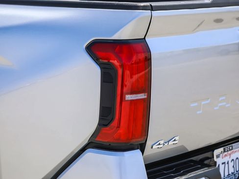 Used 2024 Toyota Tacoma SR5 AWD/4WD image 9