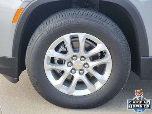 Used 2023 Chevrolet Traverse LS image 15