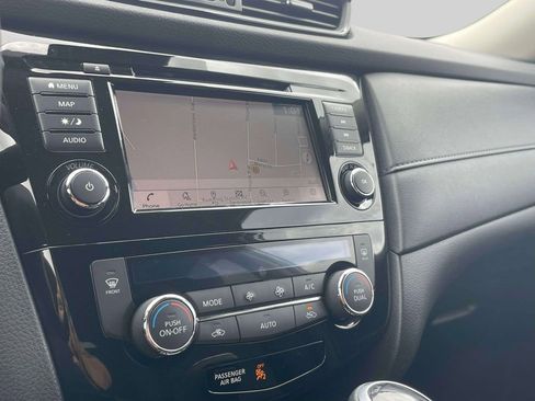Used 2019 Nissan Rogue SV w/ Premium Package AWD/4WD image 27