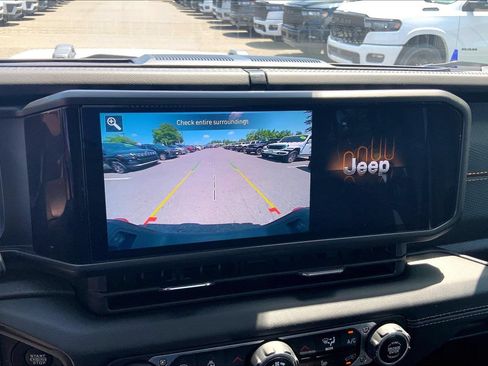 Certified 2024 Jeep Gladiator Mojave w/ Convenience Group AWD/4WD image 27
