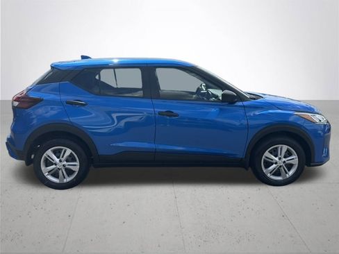 New 2025 Nissan Kicks Play S image 6