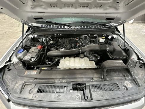 Used 2024 Ford Expedition XLT image 21