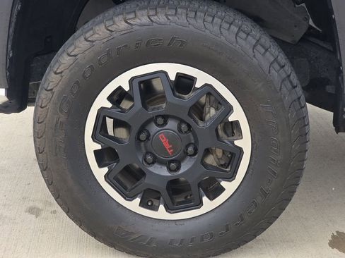 Used 2024 Toyota Tacoma TRD Off-Road AWD/4WD image 9
