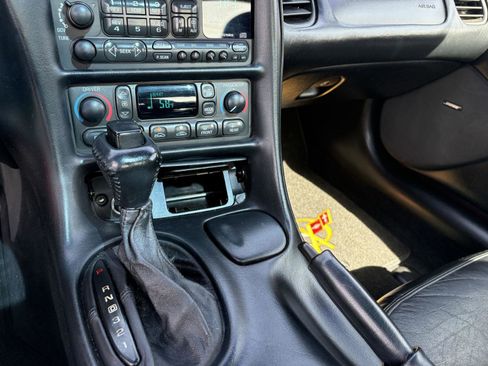 Used 2001 Chevrolet Corvette Coupe w/ Preferred Equipment Group2 image 15