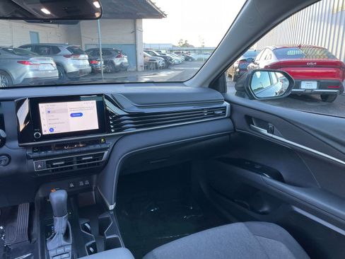 Used 2025 Toyota Camry LE image 34