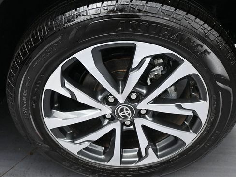 Used 2025 Toyota Corolla Cross XLE w/ Convenience Package image 39