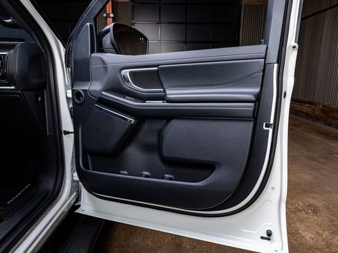 Used 2025 Ford Expedition Platinum w/ Stealth Performance Package image 38