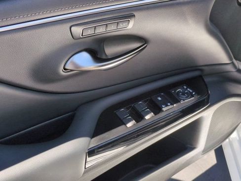 Used 2025 Lexus ES 300h w/ Premium Package FWD image 15
