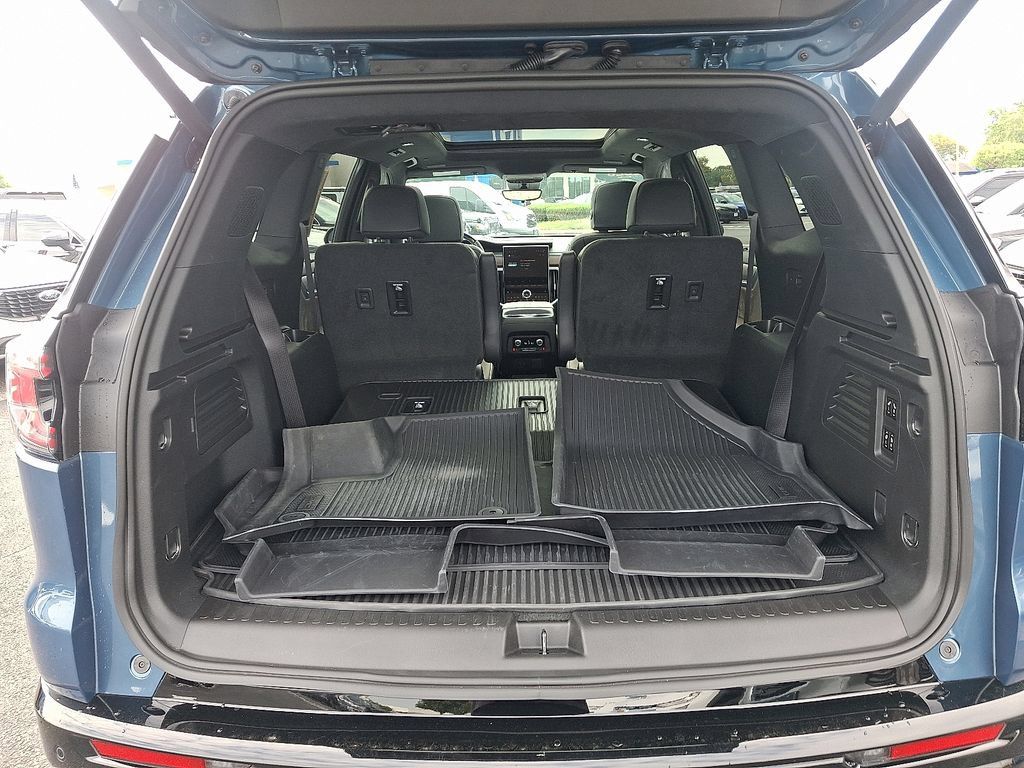 Certified 2026 GMC Acadia Denali Ultimate w/ LPO, Floor Liner Package AWD/4WD image 31