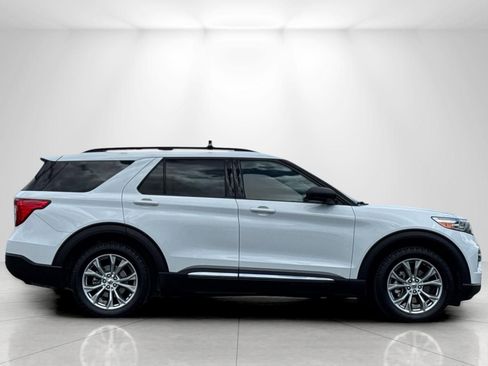 Used 2020 Ford Explorer XLT w/ Equipment Group 202A AWD/4WD image 2