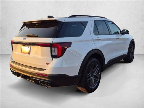 Used 2025 Ford Explorer ST AWD/4WD image 5