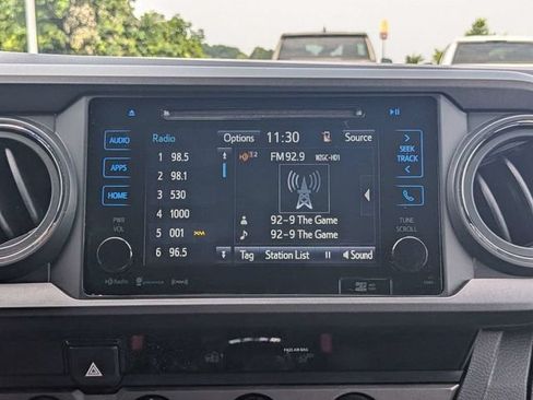 Used 2018 Toyota Tacoma TRD Sport AWD/4WD image 18