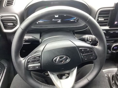 Certified 2025 Hyundai Venue SEL FWD image 22