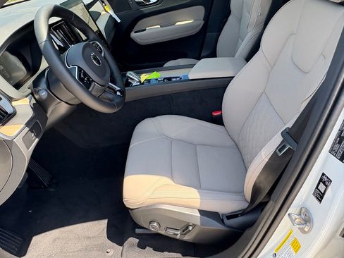 New 2026 Volvo XC60 B5 Core w/ Protection Package Premier AWD/4WD image 18