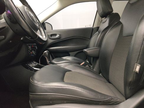 Used 2020 Jeep Compass Latitude FWD image 17