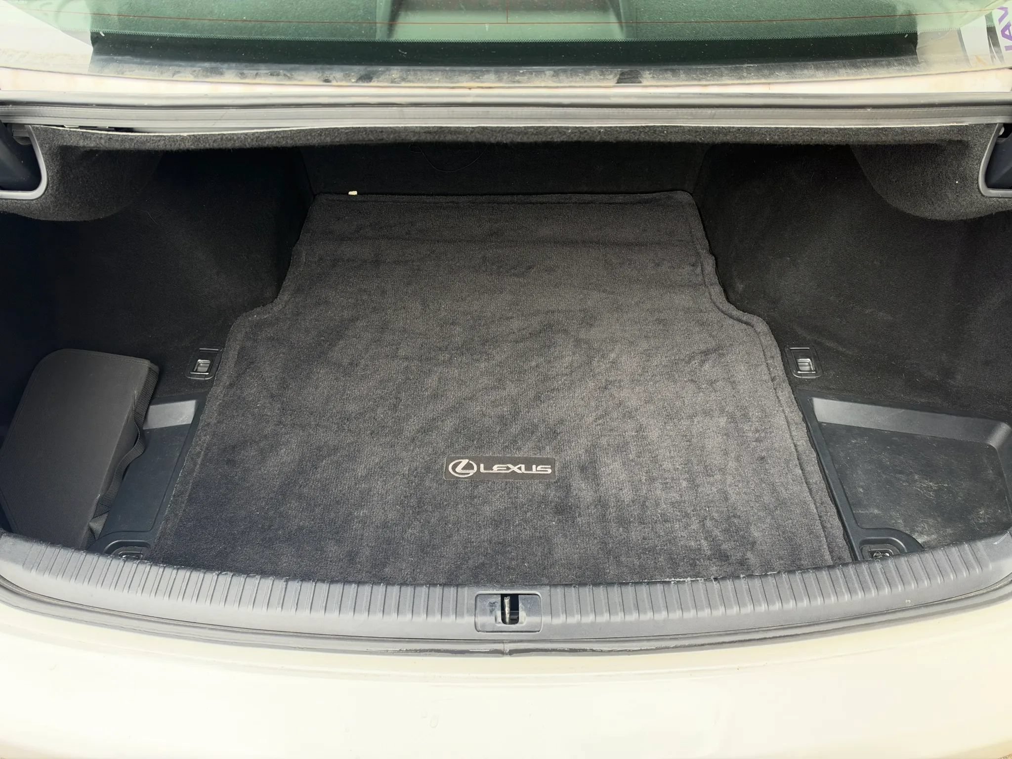Used 2007 Lexus IS 350 w/ Premium Pkg RWD image 23