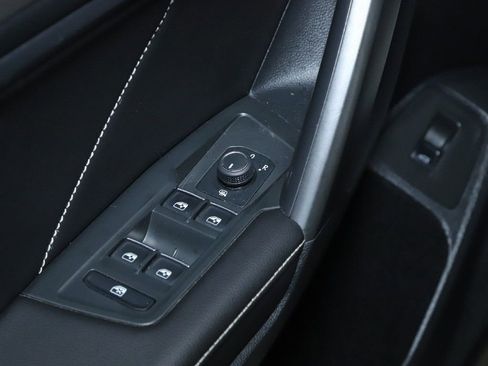 Used 2024 Volkswagen Tiguan SE image 17