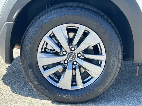 Used 2025 Nissan Pathfinder SV w/ SV Premium Package image 7