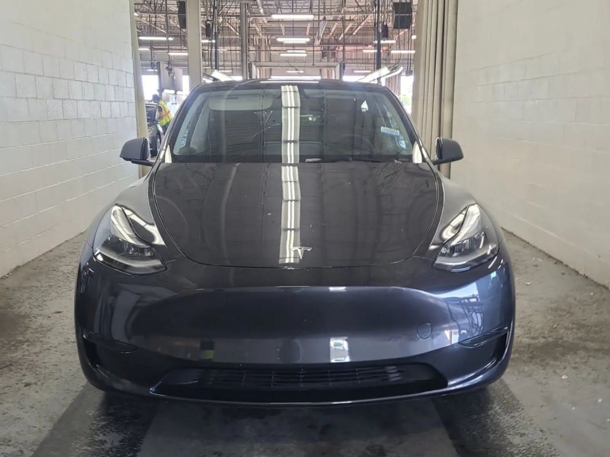 Used 2025 Tesla Model Y Long Range RWD image 3