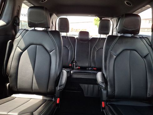 Used 2025 Chrysler Pacifica Select FWD image 29